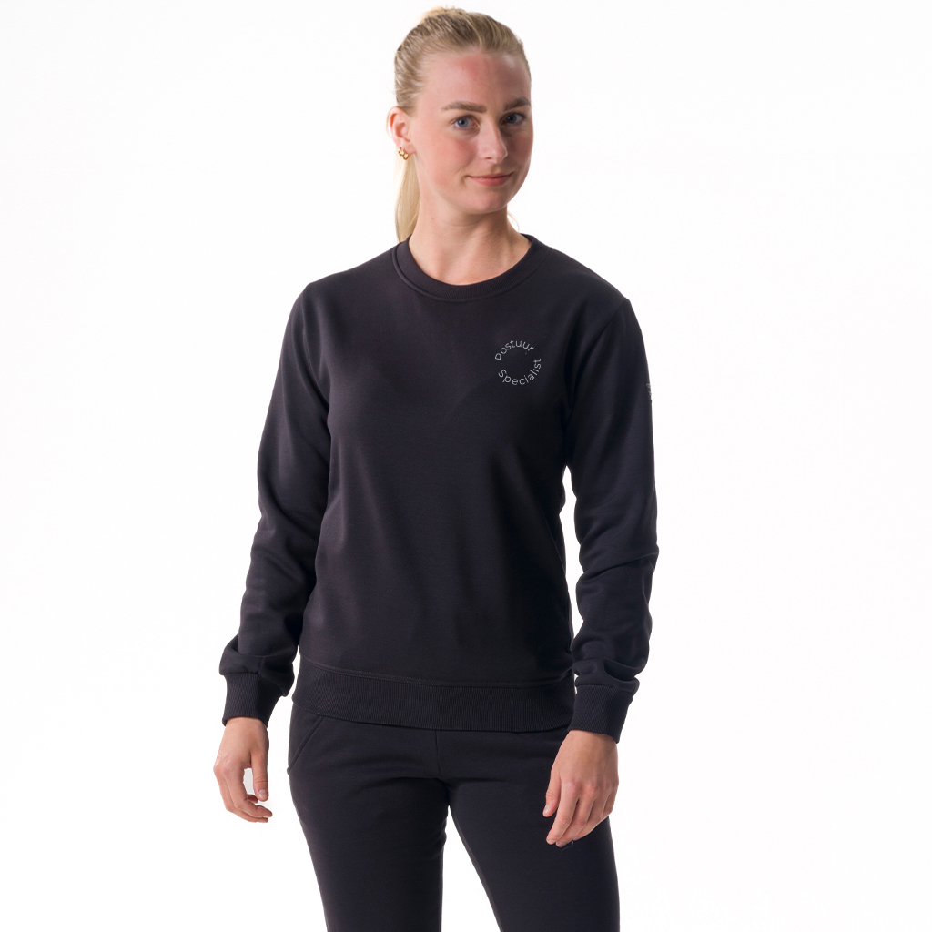 laura_black_front_postuur